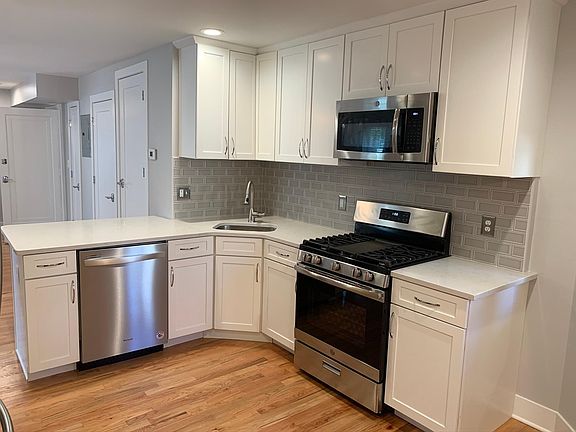 3rd image of 7537 Buckingham Dr APT 2W