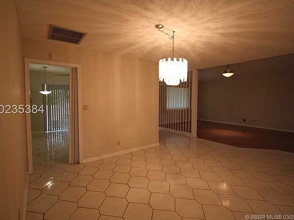 3rd image of 7004 Nandina Ln