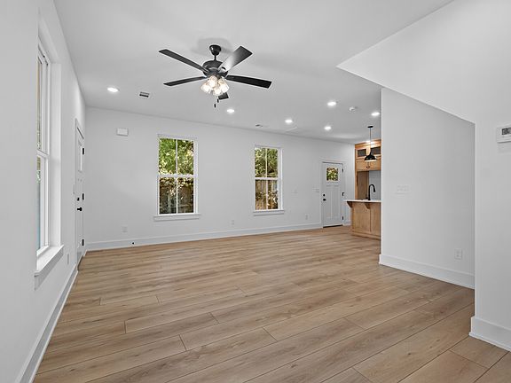 4th image of 524 S Willow Ave #3