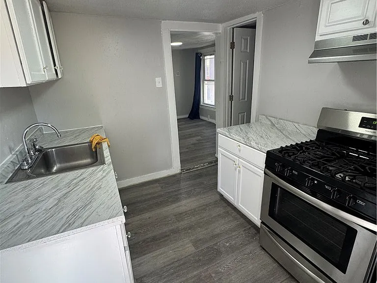 108 Gold St — Photo 2