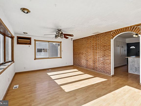 5th image of 231 Riverview Ave