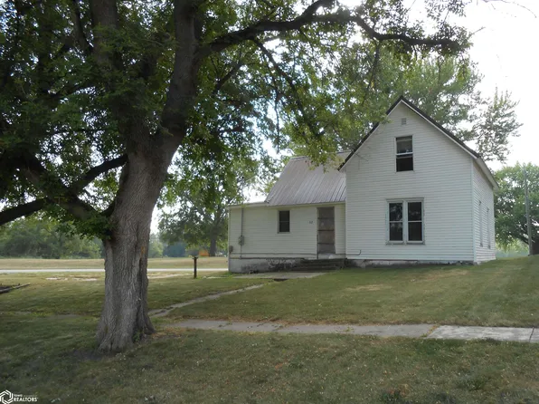 57 S 4th St, Defiance, IA 51527