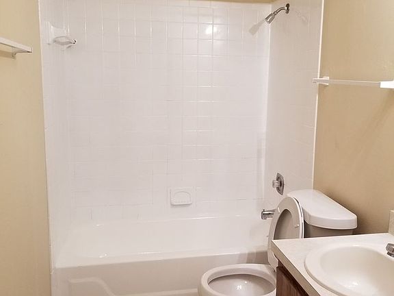 4th image of 5021 SE 29th St APT D