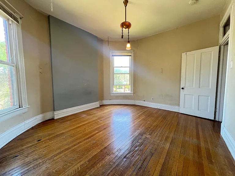 2259 N High St — Photo 17