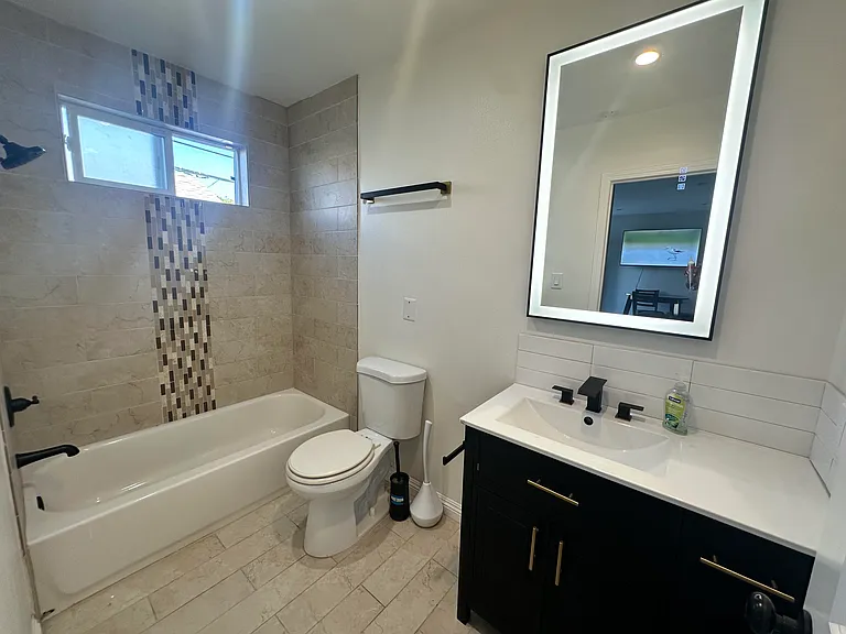 5436 S Victoria Ave #A — Photo 3