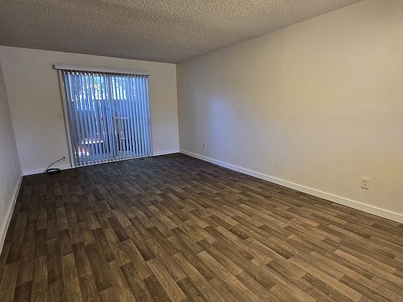4th image of 1532 North Ct #D