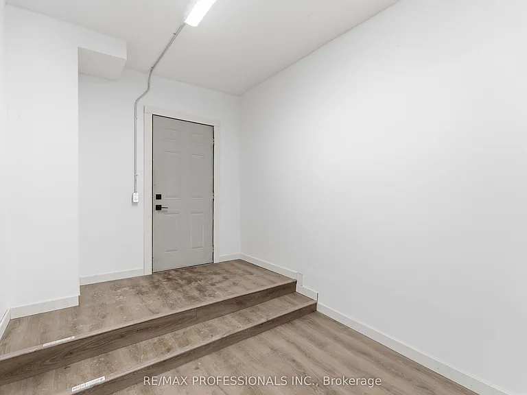 759 Barton St E #MAIN — Photo 10