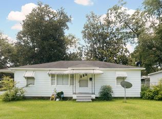 215 W Daniel St, Metter, GA 30439