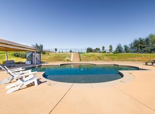 872 Santa Cruz Dr, Redding, CA 96003