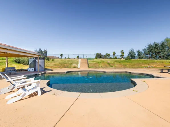 872 Santa Cruz Dr, Redding, CA 96003
