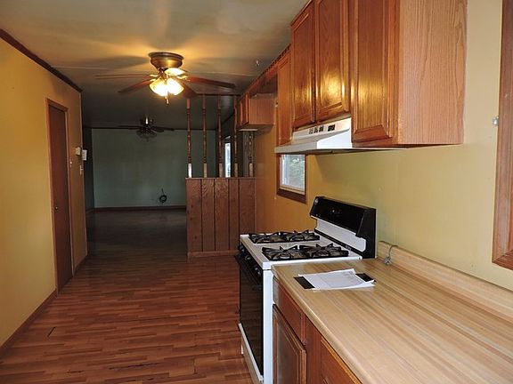 4th image of 5 Evergreen Ln