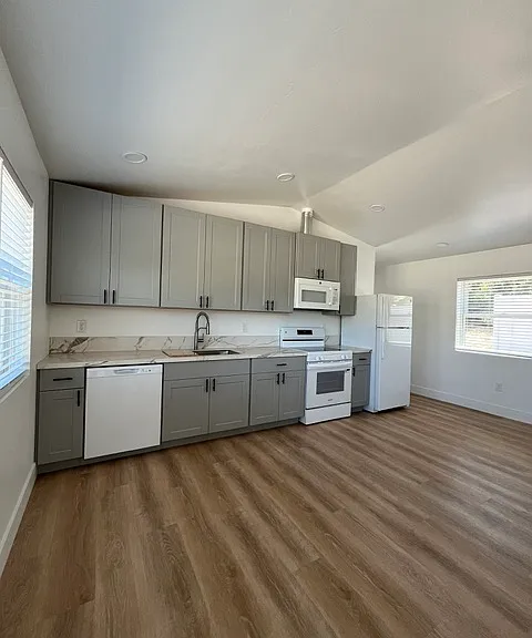 8563 Santa Rosa Ave — Photo 3