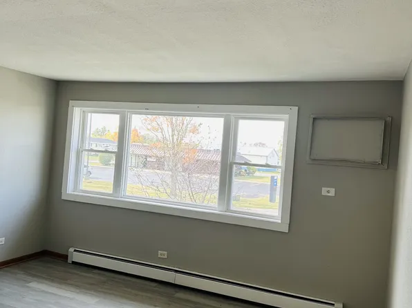 160 S Curtis Ave APT 2S, Kankakee, IL 60901