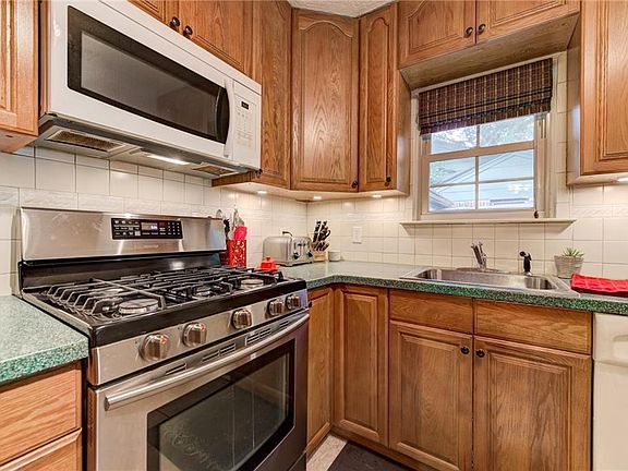 5th image of 1010 E Louisiana St