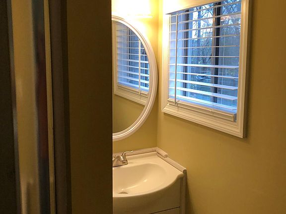 5th image of 409 Colville St