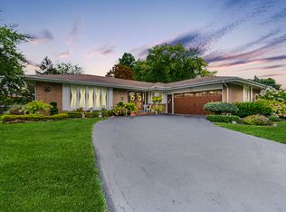 11 S Country Squire Rd, Palos Heights, IL 60463