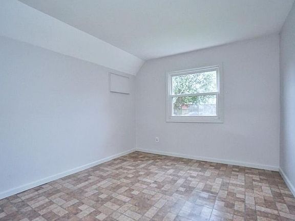 4th image of 96 Gary Ct #B