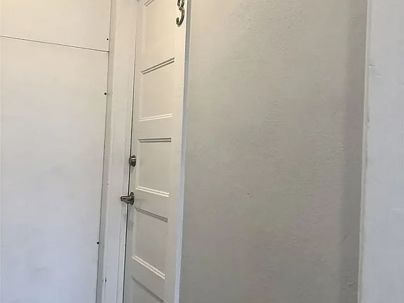 3rd image of 729 E Hunter Ave APT 3