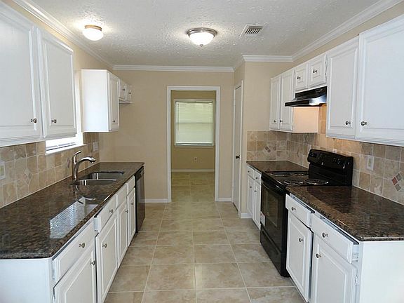 3rd image of 11606 Moltere Dr