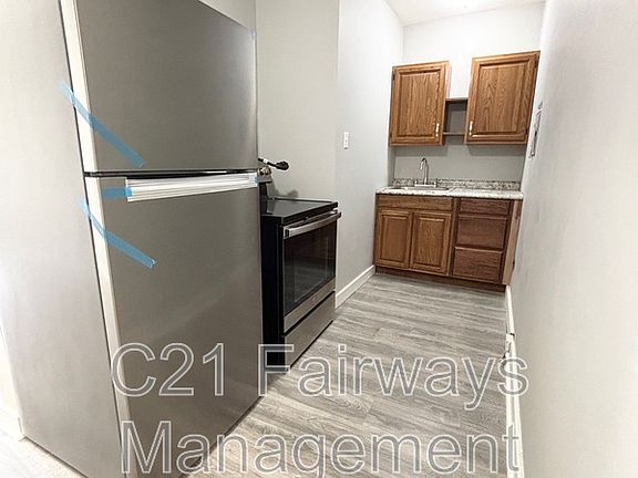 3rd image of 10261 Center Hwy #4