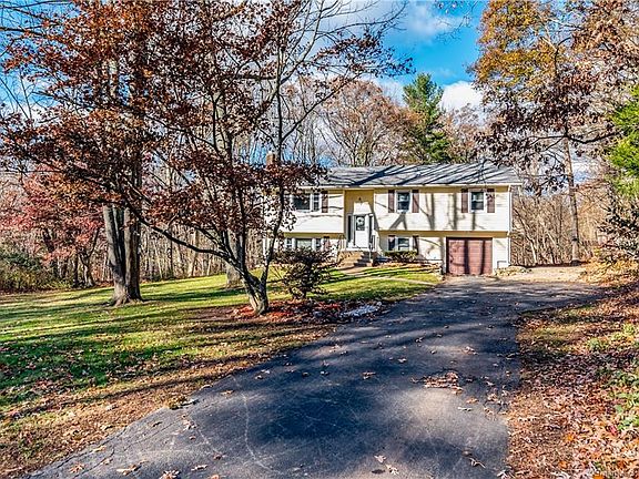 5th image of 202 Ash Brook Dr