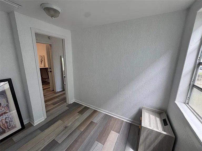 142 6th Ave N #1 — Photo 8