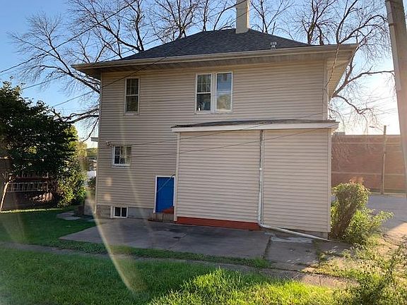 3rd image of 909 Mulberry Ave