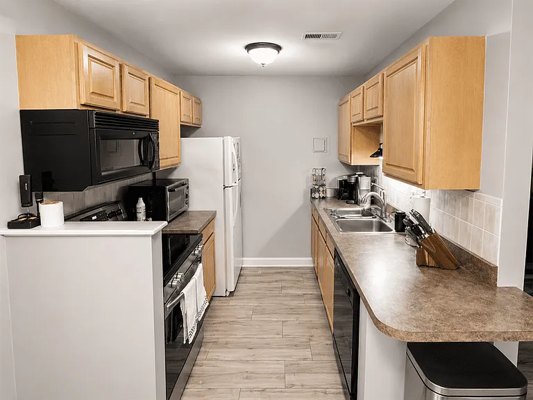805 Delta Ave #1B — Photo 4