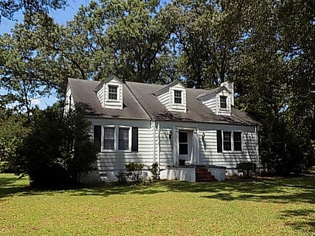 1st image of 2710 Lakewood Dr
