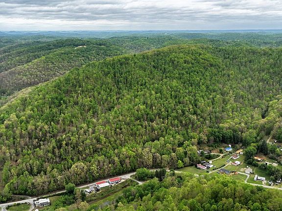 3rd image of 100 Old Turnpike Rd