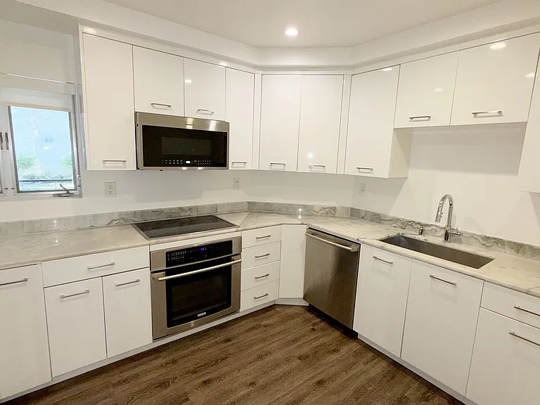 Beverly Hills apartment — Photo 7