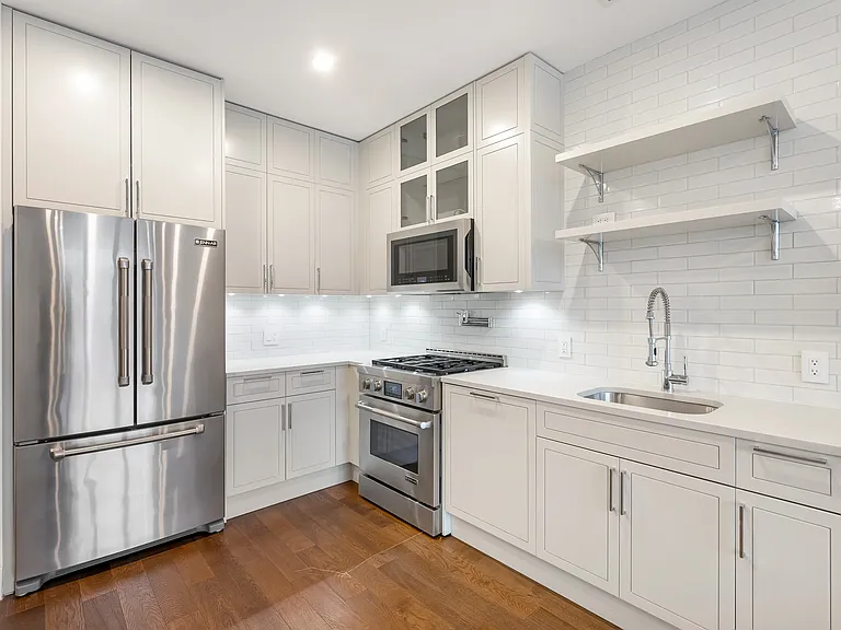372 9th Luxury Rentals — Photo 12