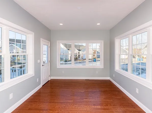 4 Par Five Ln #11, Dudley, MA 01571