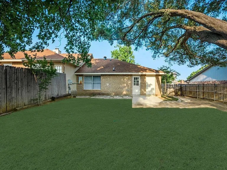 2925 Kathleen Ln — Photo 21