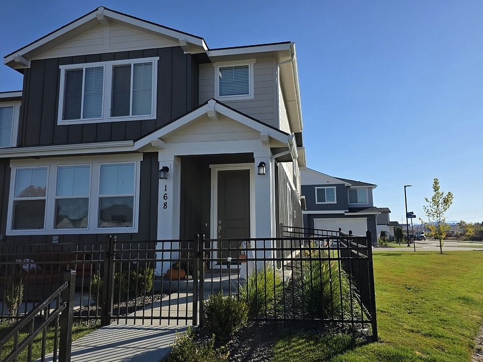 End, corner unit. No neighbors to the right. There is a canal and access to dog park close by.