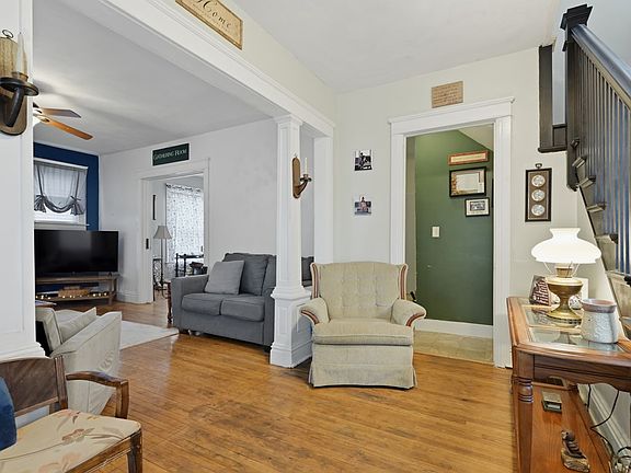 2nd image of 141 W Bloss St
