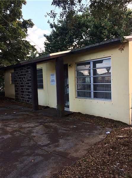 2nd image of 4172 SW 23rd St