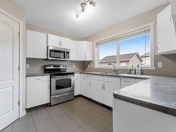 3rd image of 610 Tamarack Rd NW