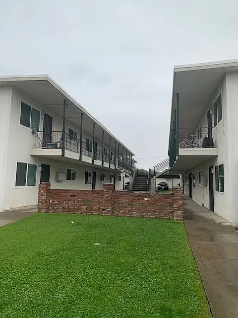2 bed, 810 sqft, $1,350 — Photo 1