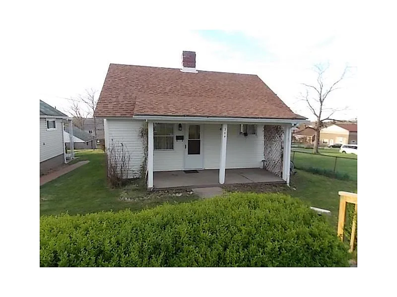 304 Fairview Ave photo 1