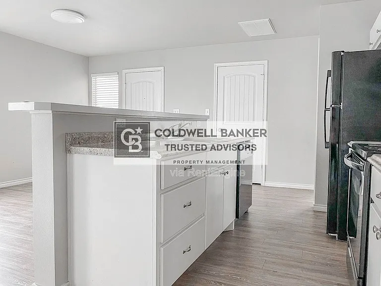 2406 Fir Ave — Photo 6