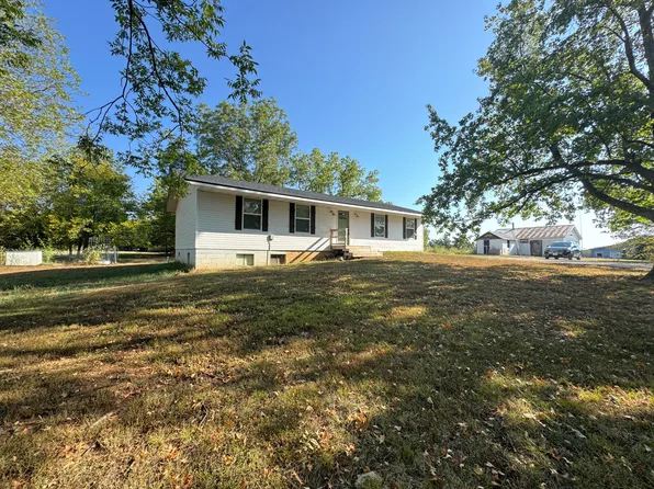 907 E 420th Road, Bolivar, MO 65613