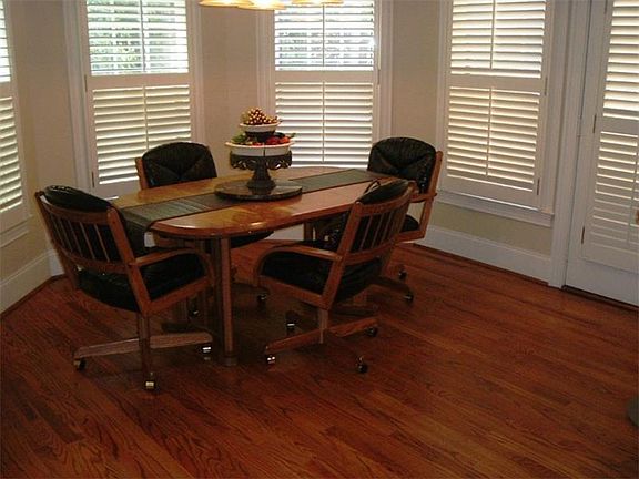 5th image of 4004 Blackwell Park Dr