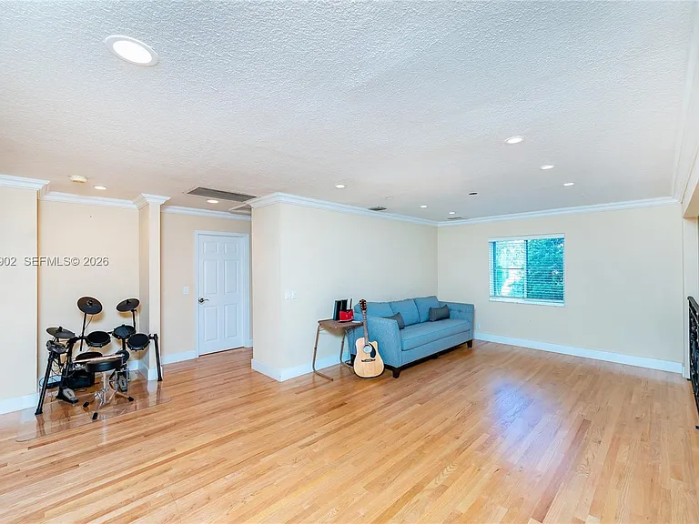 3216 Huntington — Photo 25