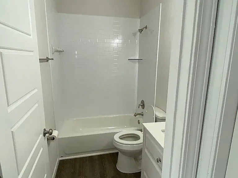 1 bed, 1600 sqft, $1,000 — Photo 4