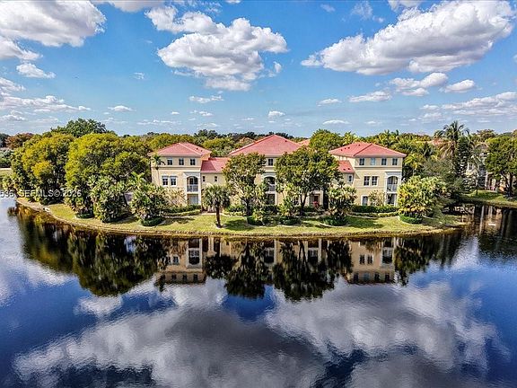 3rd image of 150 Jacaranda Country Club Dr APT 200
