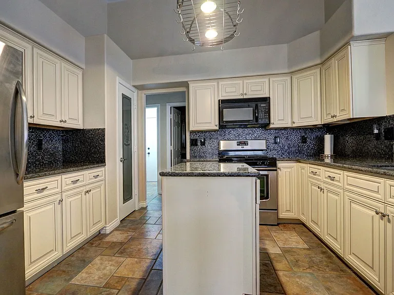 2108 Crestpoint Way — Photo 9