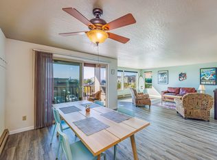 813 S 227th Pl APT 6, Des Moines, WA 98198