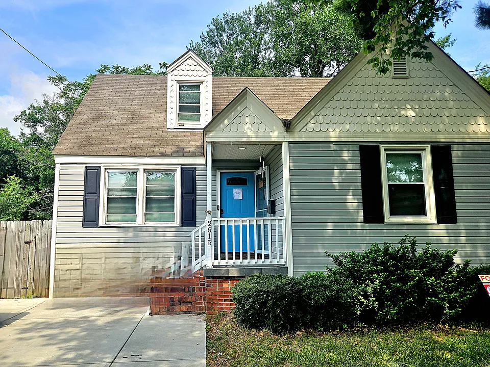 2615 Somme Ave