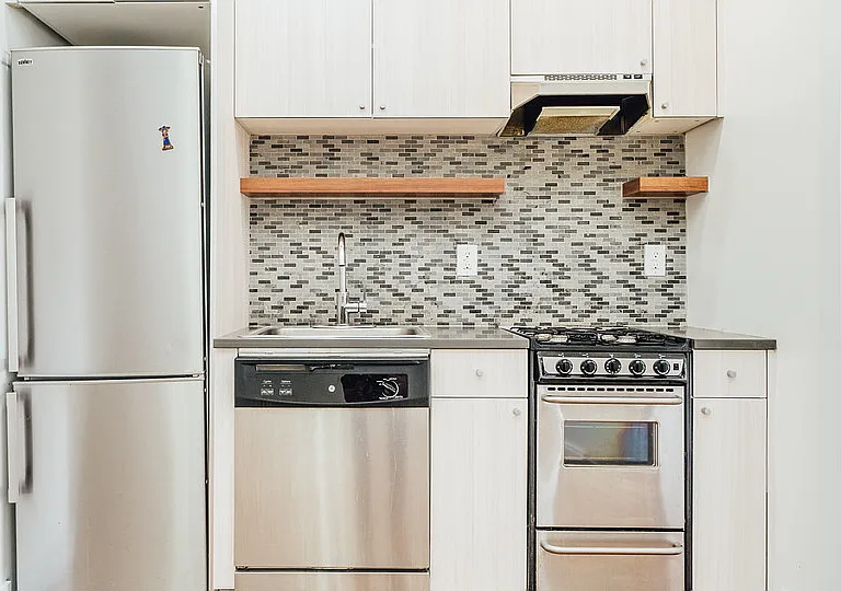 360 Palmetto St #2B — Photo 2